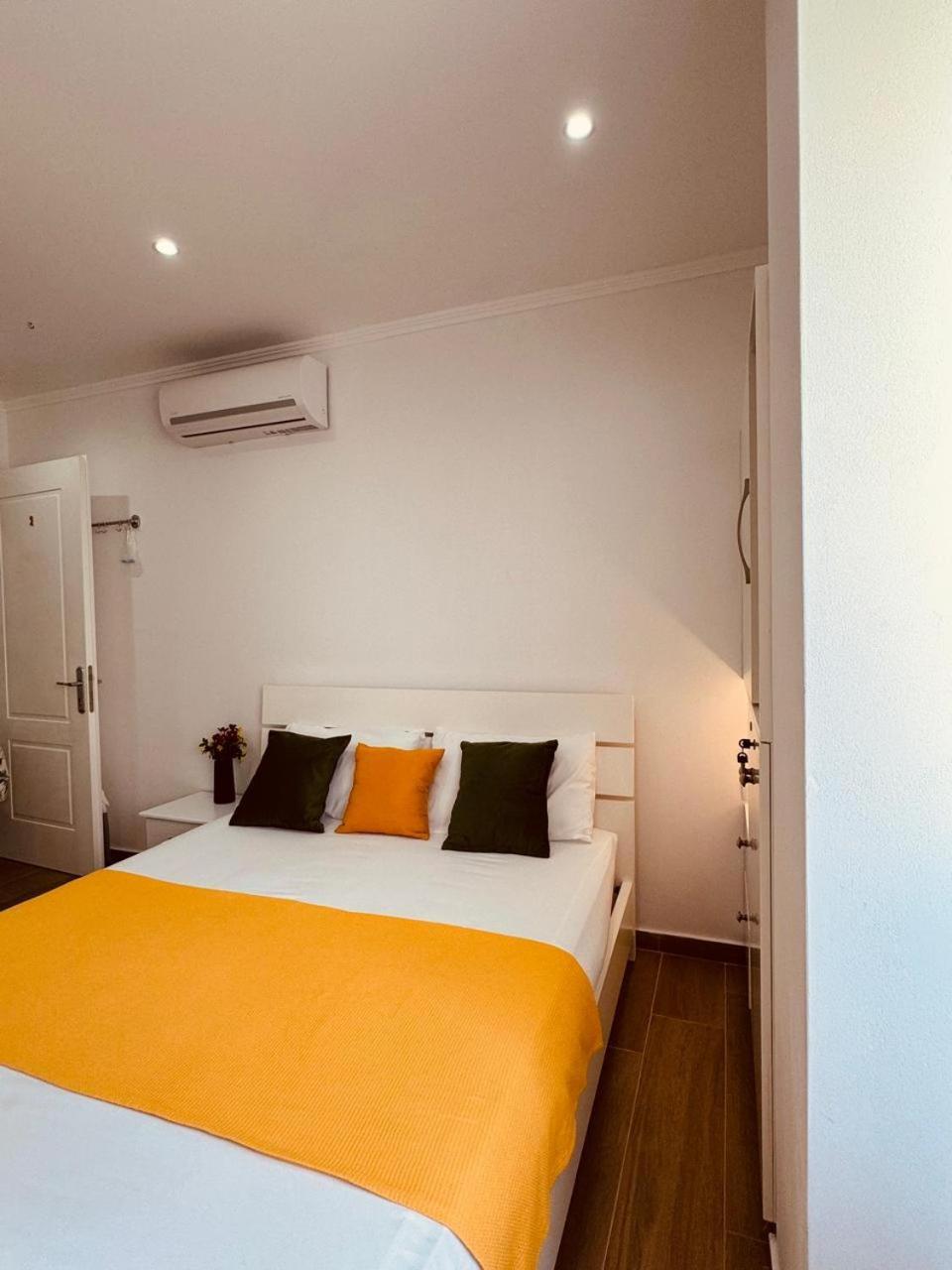 Orfeu Apartments Ксамил Екстериор снимка