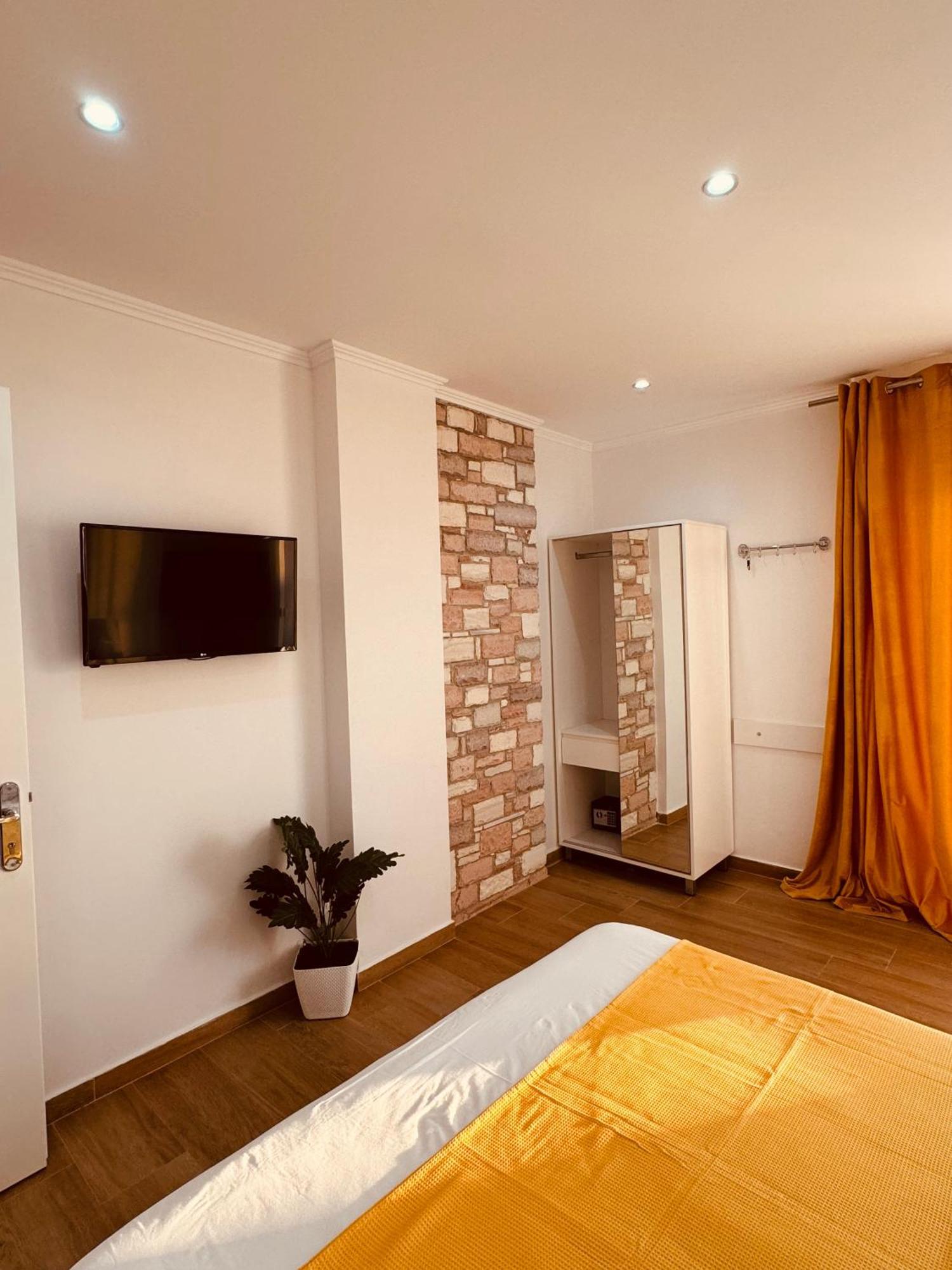 Orfeu Apartments Ксамил Екстериор снимка